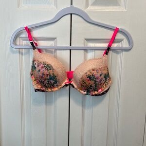 Victorias Secret size 34c underwire bra